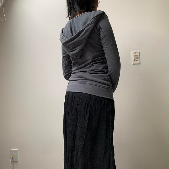 Tight Low Neck Grey Hoodie with Embroidery - Picture 3 of 7